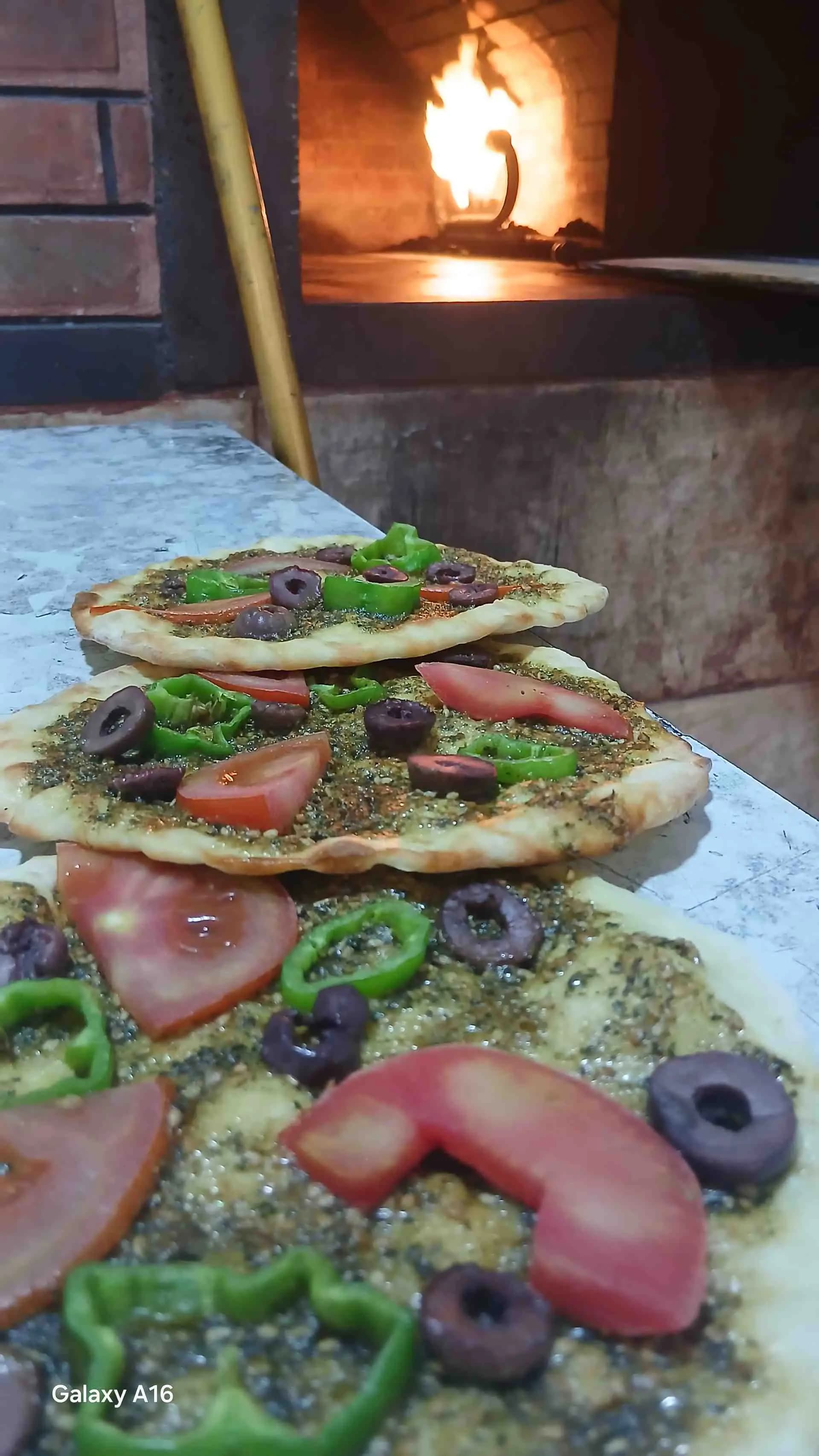 فطاير زعتر بالخضار - صورة 1