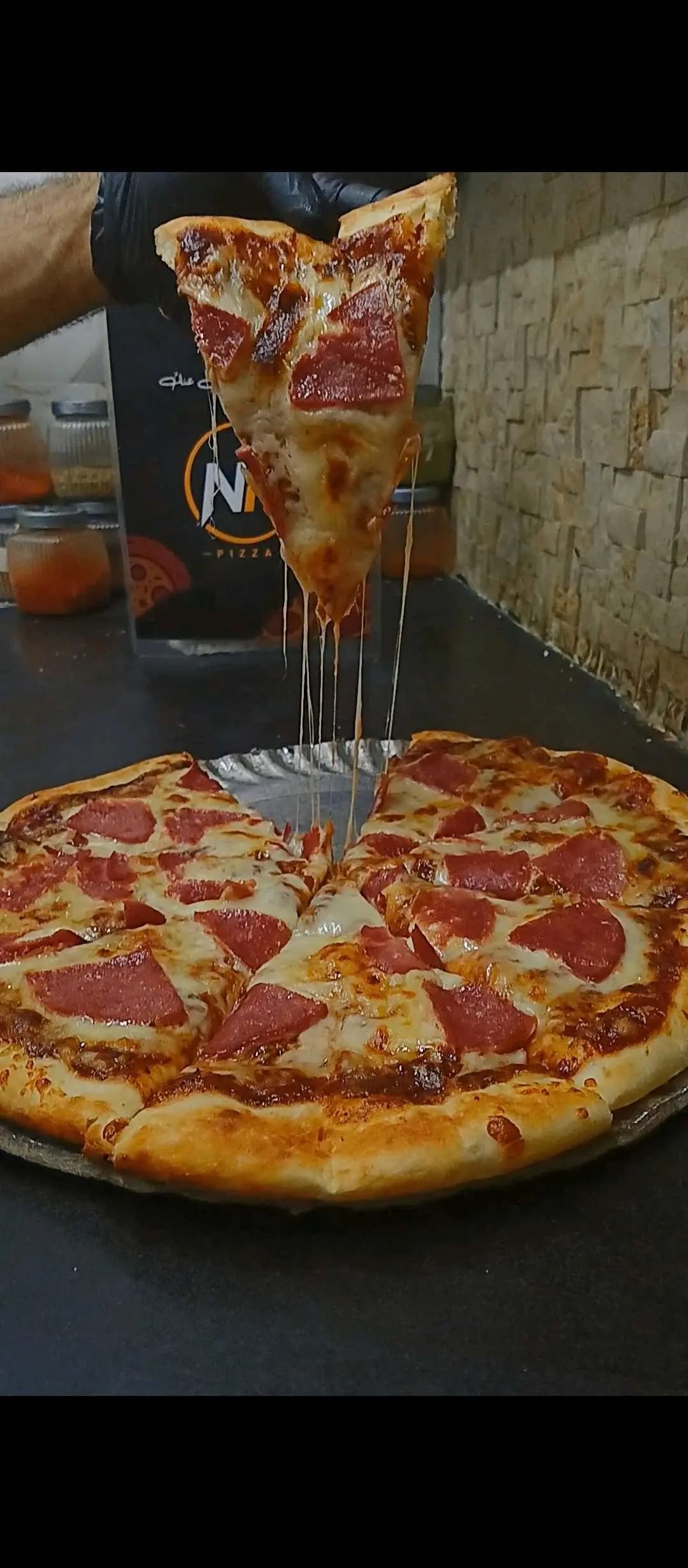 بيتزا سلامي (ميديوم) - صورة 1