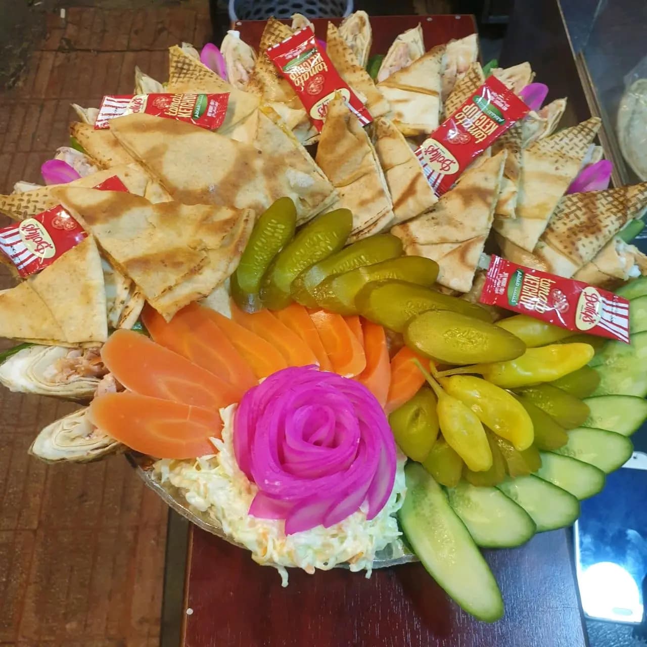 صحن شاورما عربي عائلي - صورة 2