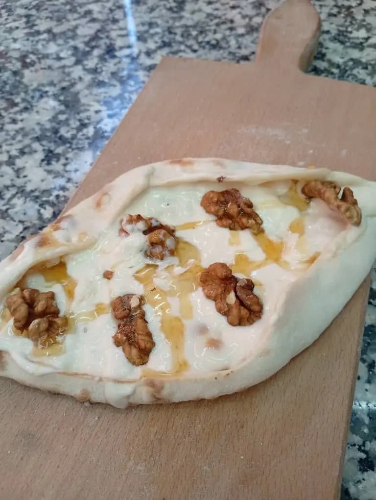 فطاير قشطة وعسل بالمكسرات - صورة 1