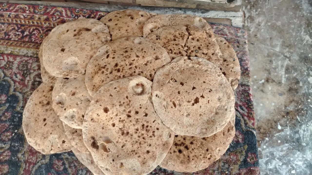 خبز نخالة حبة كاملة على التنور - صورة 1