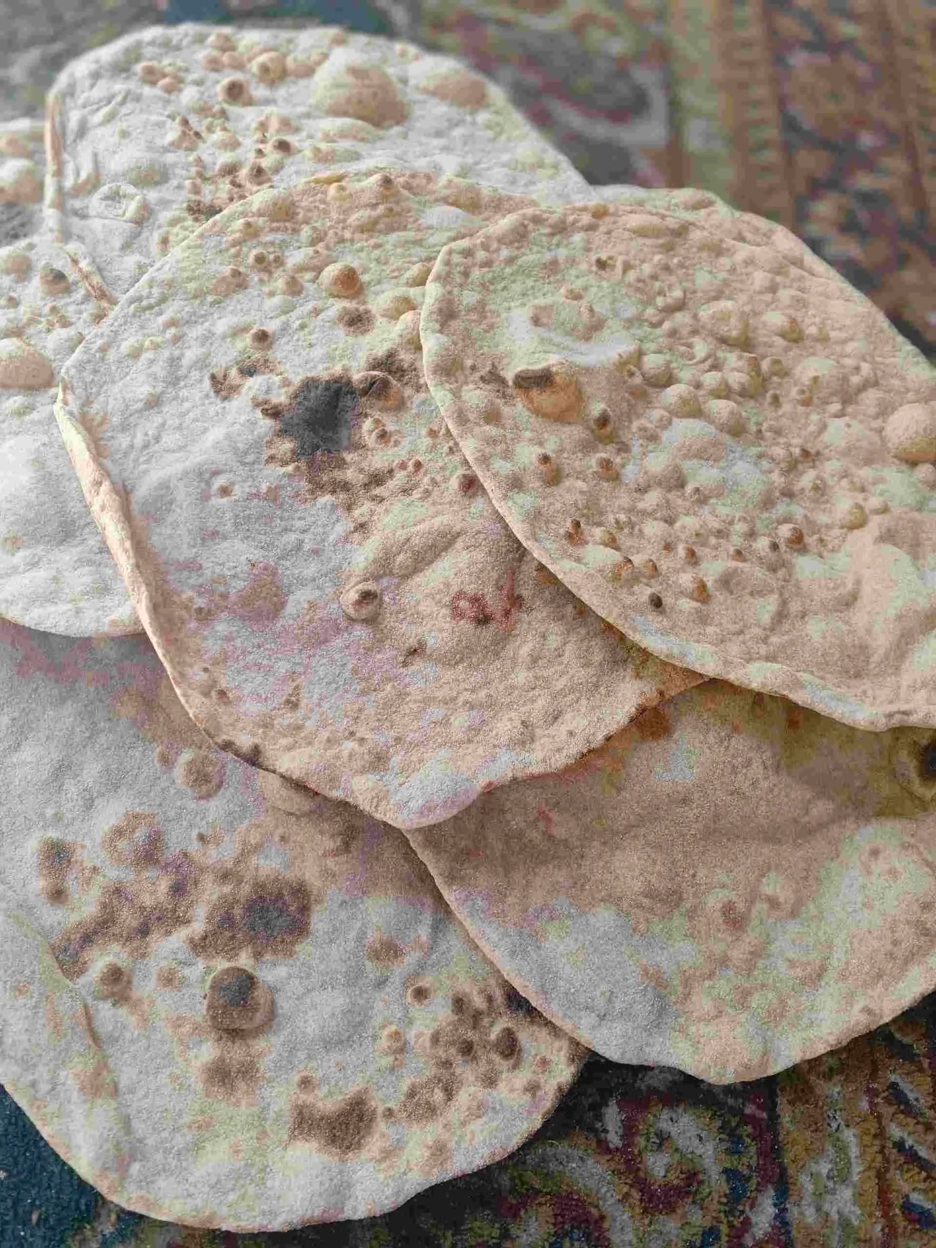 خبز نخالة حبة كاملة على التنور - صورة 2