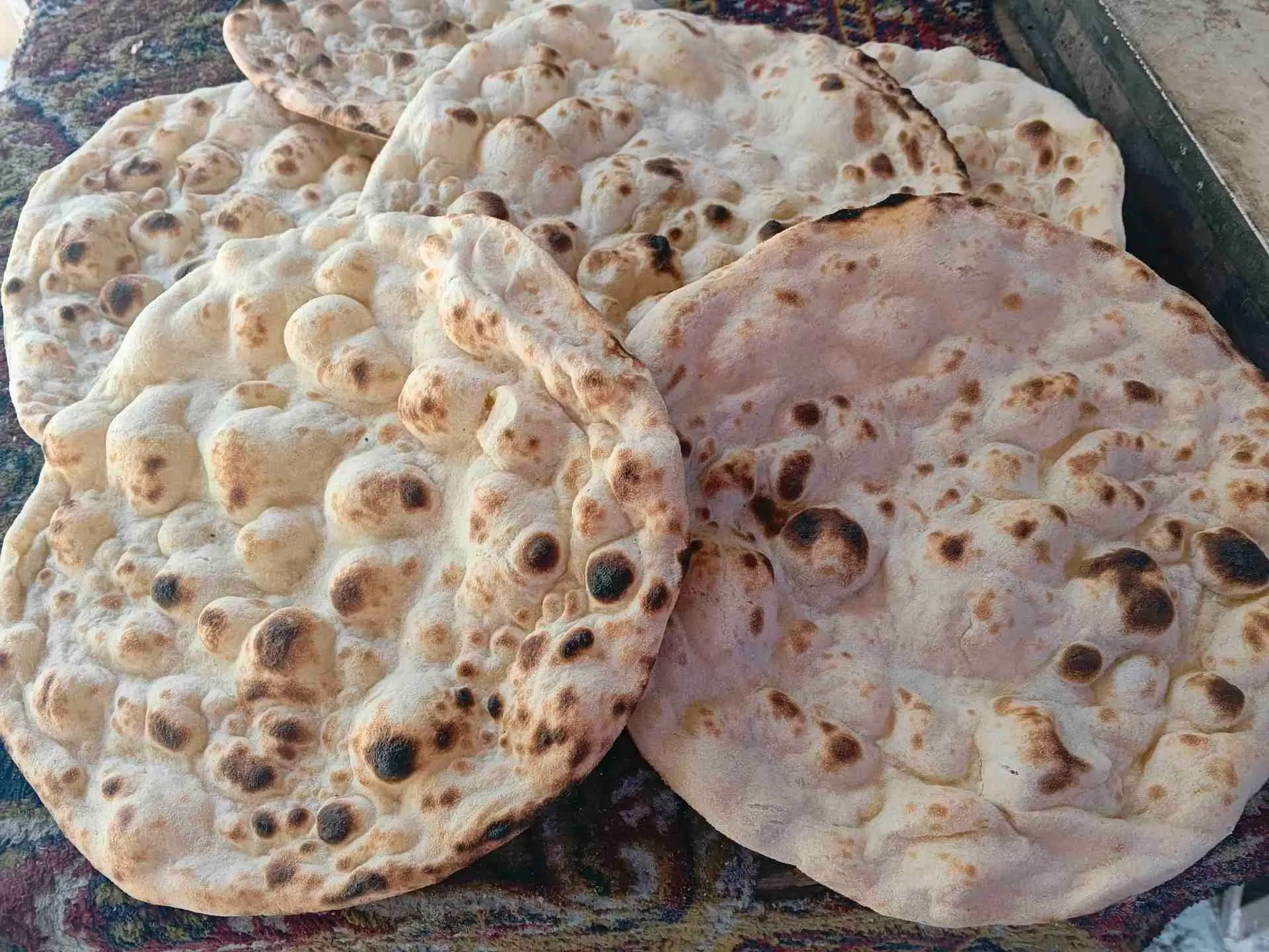 خبز تميس على التنور - صورة 1