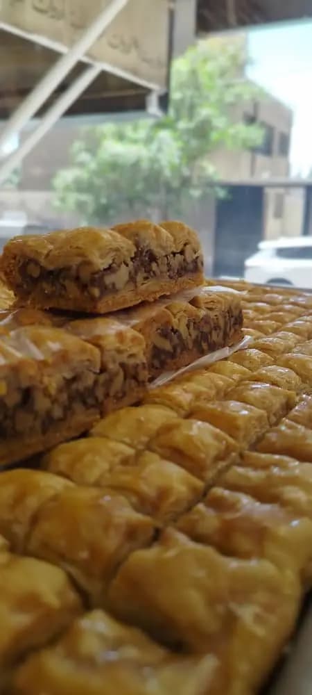 بقلاوة باالجوز والسمن العربي - صورة 1